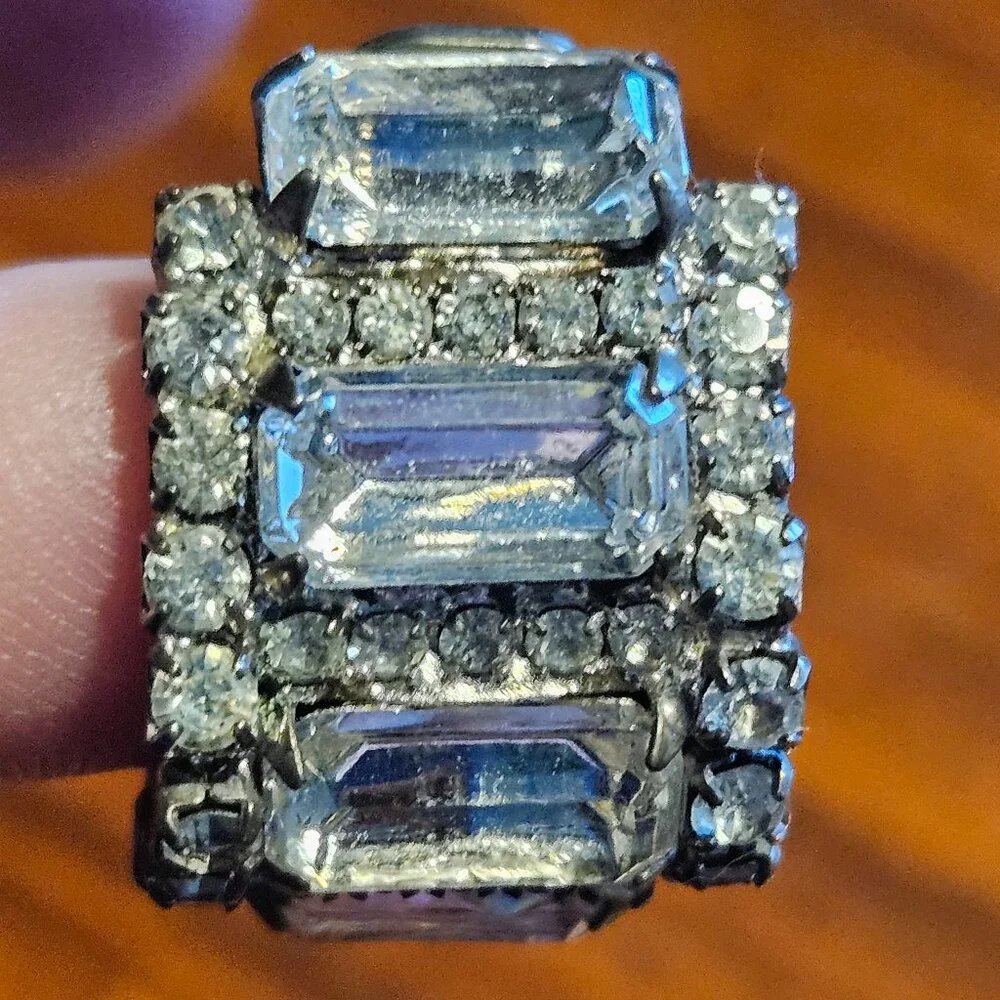 SUMMER JAY STRONGWATER SILVER SWAROVSKI RHINESTONE CRYSTAL HOOP CLIP ON EARRING